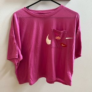 pink nike cropped t shirt